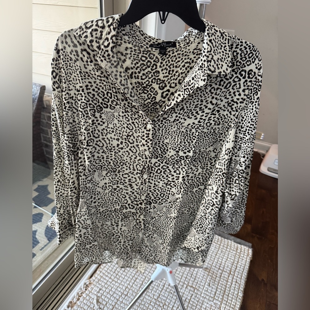 Macy’s Women’s animal print buttoned shirt size XL